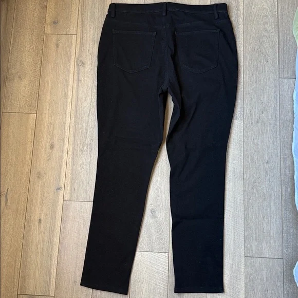 Bandolino Bella Leggings - Picture 6 of 10